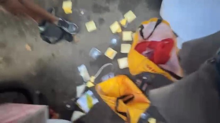 1768129538441-tangkap-layar-video-saat-lapak-dagangan-pelaku-umkm-di-kambang-iwak-dirusak-1768103648885_169