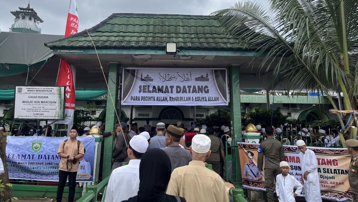 1768129539812-suasana-kegiatan-religi-haul-akbar-kiai-marogan-di-palembang-1768105905226_169
