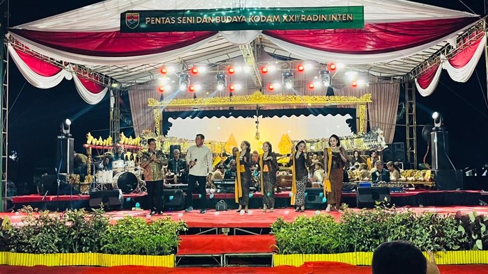 1768151146911-kodam-xxiradin-inten-menggelar-pentas-seni-dan-budaya-dalam-rangka-memperingati-hari-juang-tni-angkatan-darat-tahun-2025-1768136691739_169