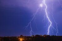 1768215963432-ilustrasi-petir-1746605565503_169