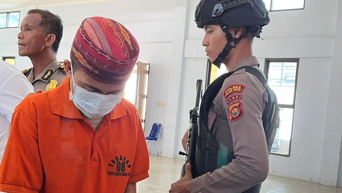 1768280787974-nakes-tipu-satu-keluarga-berkedok-berangkat-haji-tanpa-antre-reguler-ditangkap-1768261968084_169