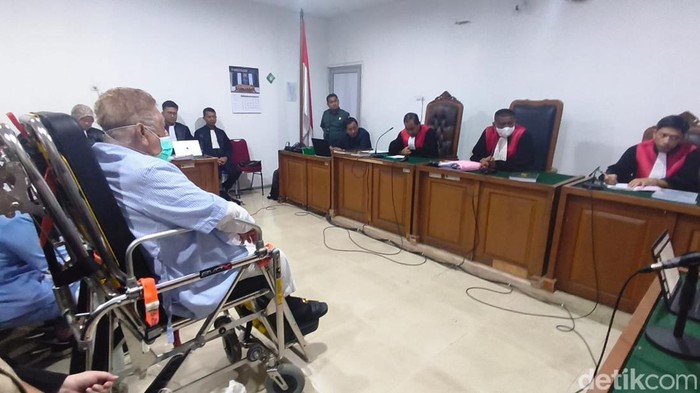 1768302341594-haji-alim-memohon-bisa-berobat-dan-keadilan-kepada-majelis-hakim-1768296697295_169