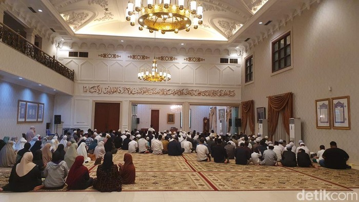 1769101555721-suasana-takziah-di-kediaman-haji-alim-1769089925719_169