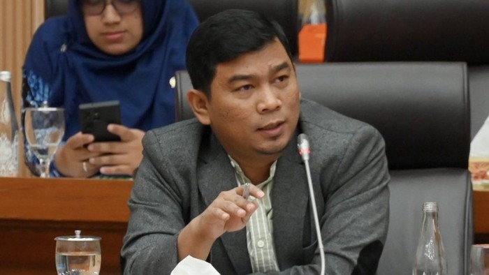 1769144766515-anggota-dpr-ri-dapil-jambi-rocky-chandra-1769083929011_169