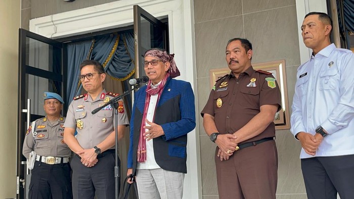 1769144774560-hinca-pandjaitan-anggota-komisi-iii-dpr-ri-saat-kunker-di-polda-jambi-1769079773551_169