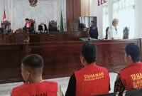 1769188018917-terdakwa-bujang-tanpa-menggunakan-peci-mengikuti-sidang-tuntutan-di-pn-oki-1769168450257_169