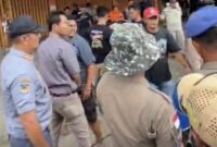 1769252761105-pedagang-menolak-ditertibkan-dan-mengancam-anggota-satpol-pp-bengkulu-1769227493753_169