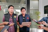 1769339173159-kasi-pidsus-kejari-palembang-achmad-arjansyah-akbar-dan-kasubsi-intelijen-kejari-palembang-m-fahri-1769305279108_169