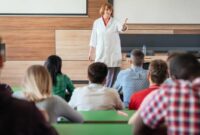 1769490390233-ilustrasi-suasana-belajar-mengajar-di-kampus_169