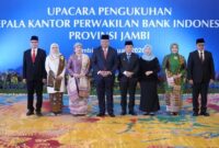 1769490391843-gubernur-jambi-al-haris-saat-hadiri-upacara-pengukuhan-kepala-kantor-bi-jambi-1769423586838_169