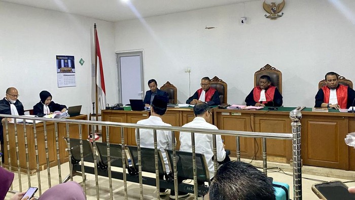 1769511990864-situasi-sidang-kasus-dugaan-korupsi-proyek-revitalisasi-pasar-cinde-dengan-terdakwa-mantan-wali-kota-palembang-harnojoyo-1769500010920_169